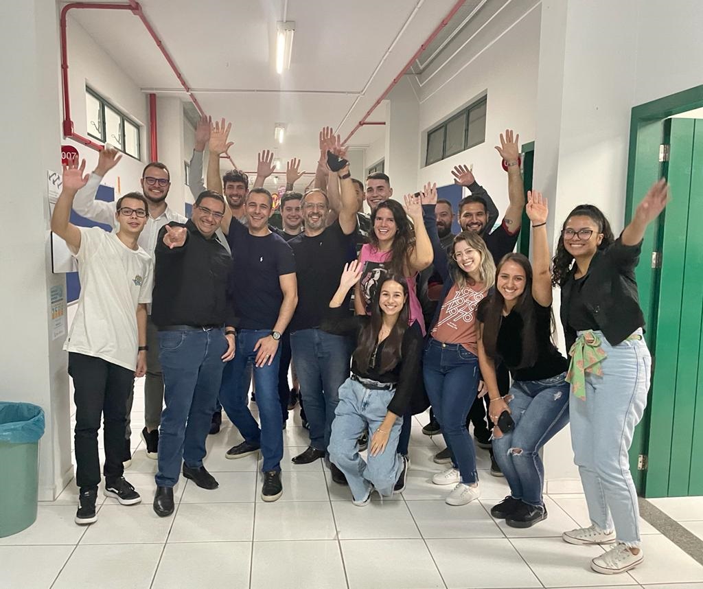 Comércio exterior em pauta: alunos da Unesc conhecem história da IDB do Brasil Trading
